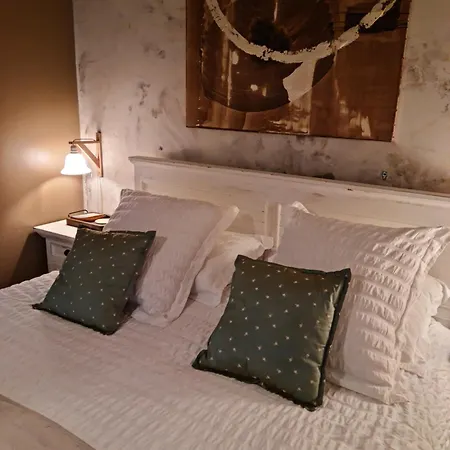 فندق مبيت وإفطار Chateau Le Colombier 3*