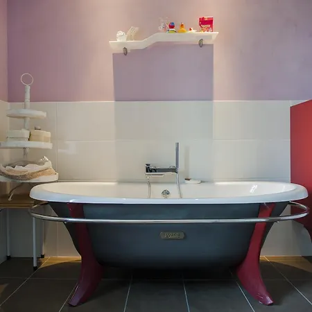 فندق مبيت وإفطار Chateau Le Colombier 3*