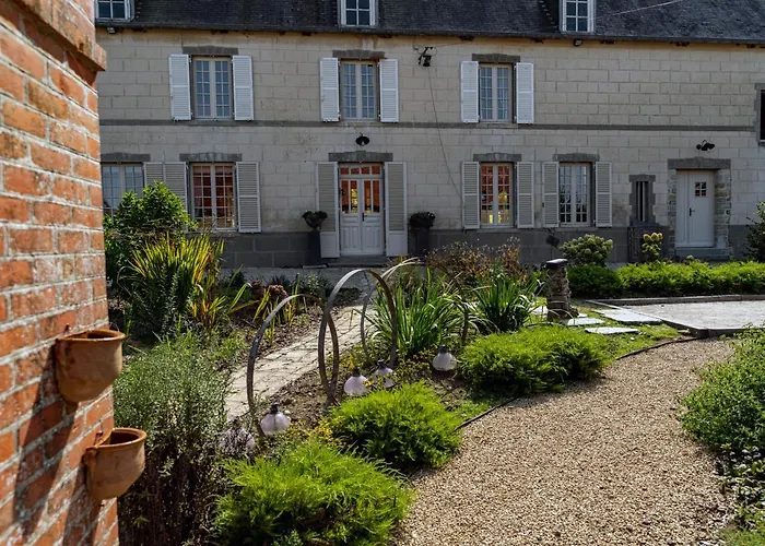 Chateau Le Colombier Bed & Breakfast